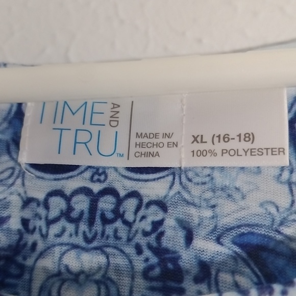 Time and Tru Short Sleeve Women's XL (16-18) Top with slit in sleeves - Picture 6 of 10